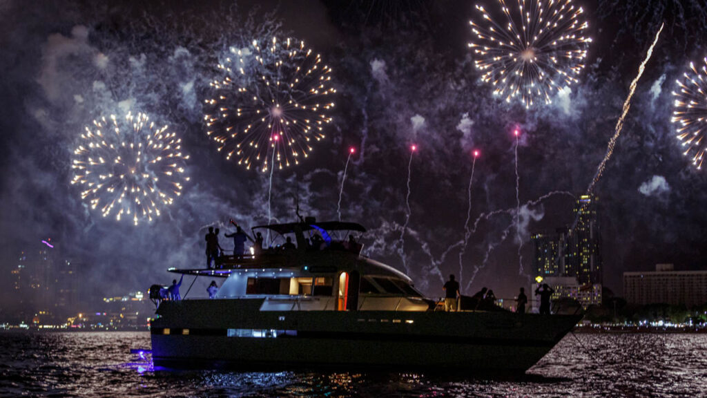 new year yacht party dubai