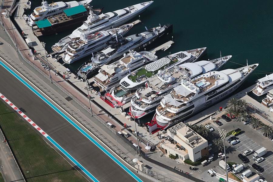 yacht cruise Dubai business meeting