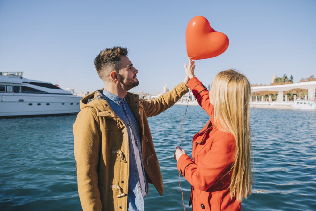 Romantic Escapes: Why Couples Love Luxury Yacht Cruises in Dubai