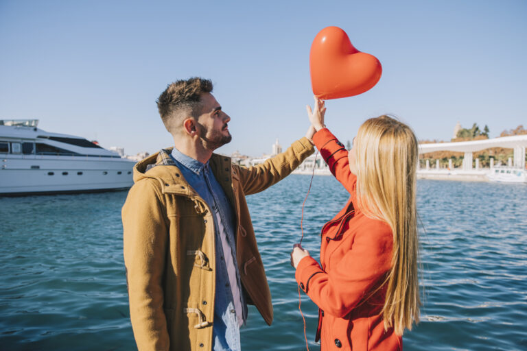 Romantic Escapes: Why Couples Love Luxury Yacht Cruises in Dubai